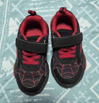 Zapatillas infantiles con luces LED - miniatura 2