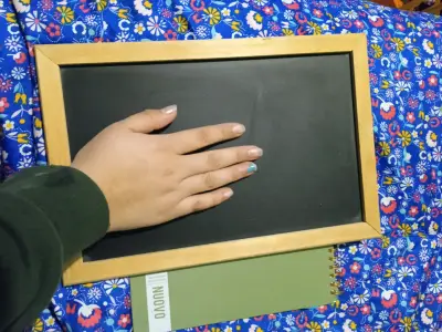 Pizarra pequeña con marco de madera - miniatura 3