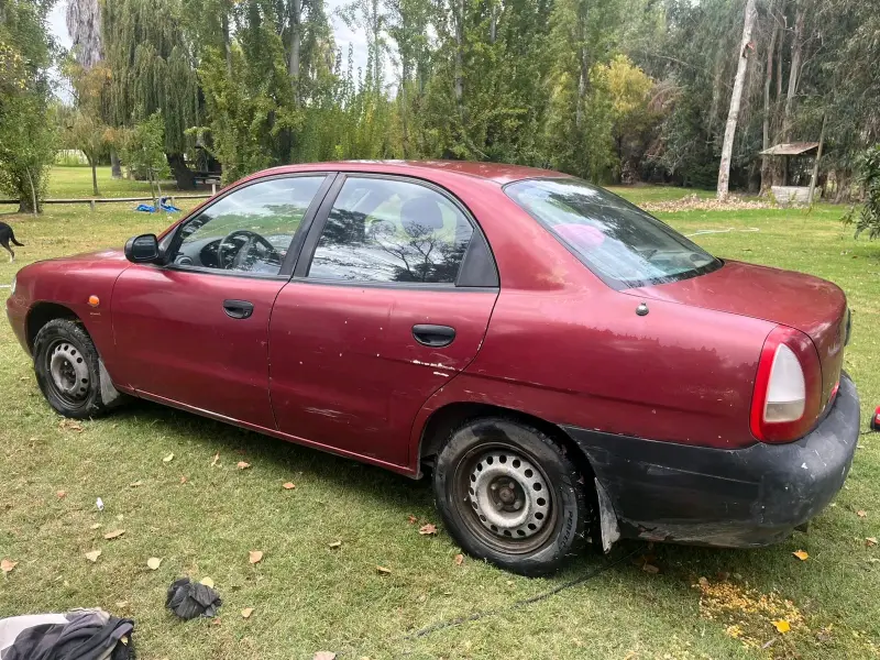 Auto daewoo nubiera rojo usado - 4