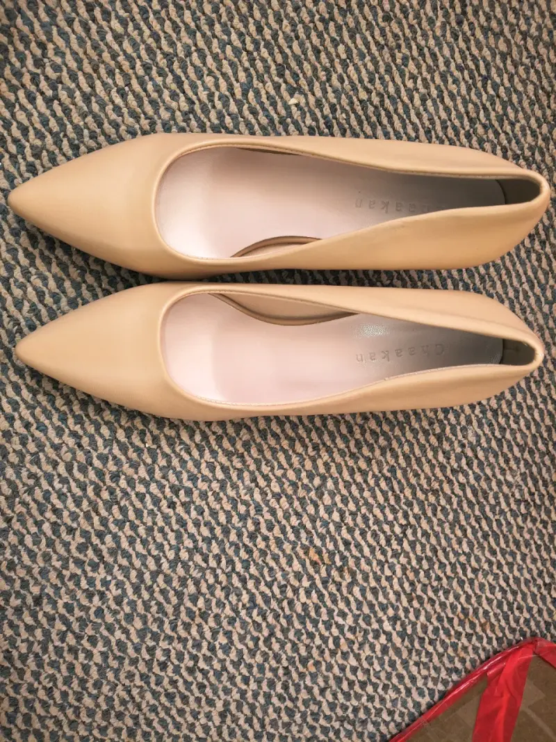 Zapatos beige de tacón bajo número 37 - 1