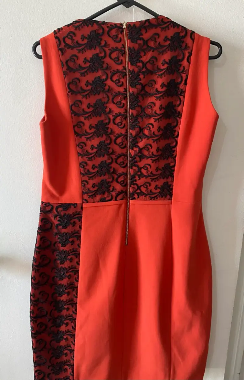 Vestido rojo con encaje negro - 2