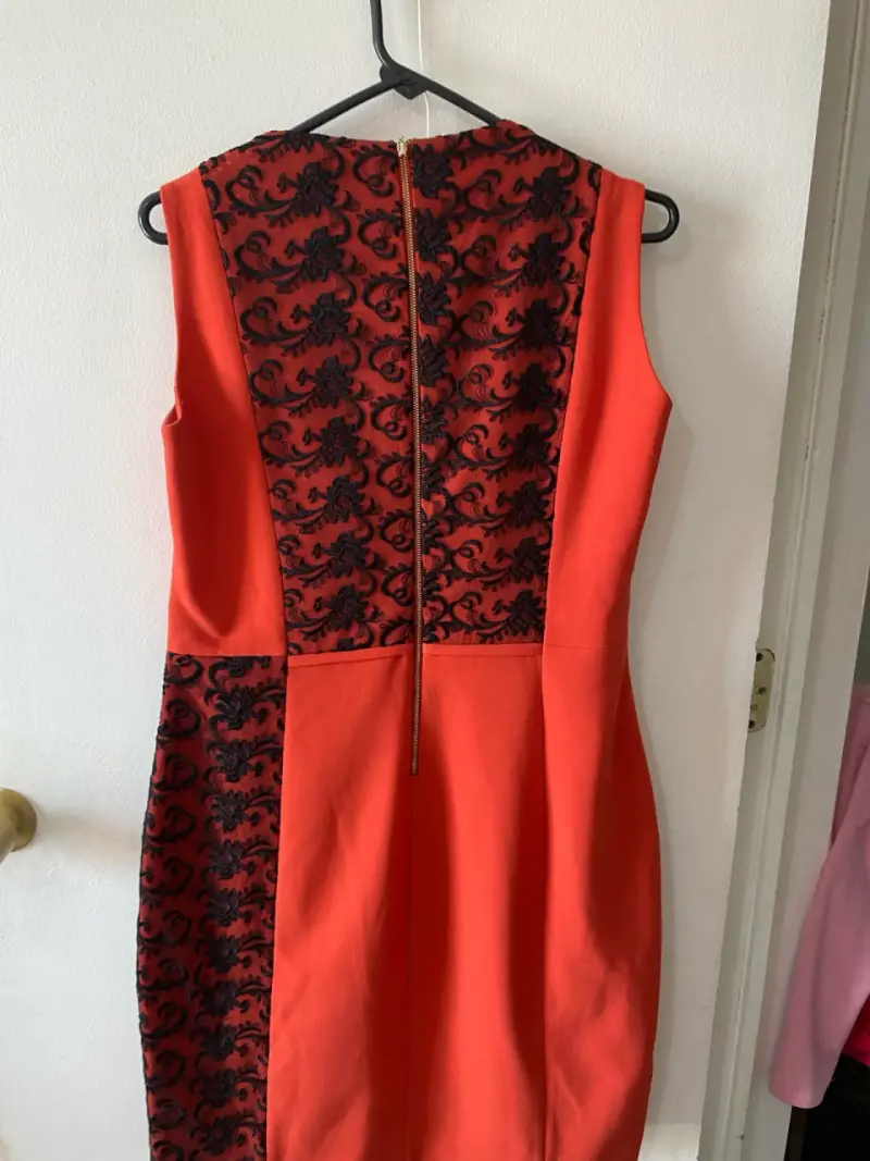 Vestido rojo con encaje negro - 3