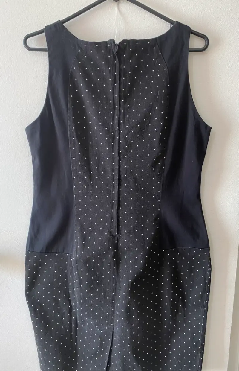 Vestido negro con diseño - 2