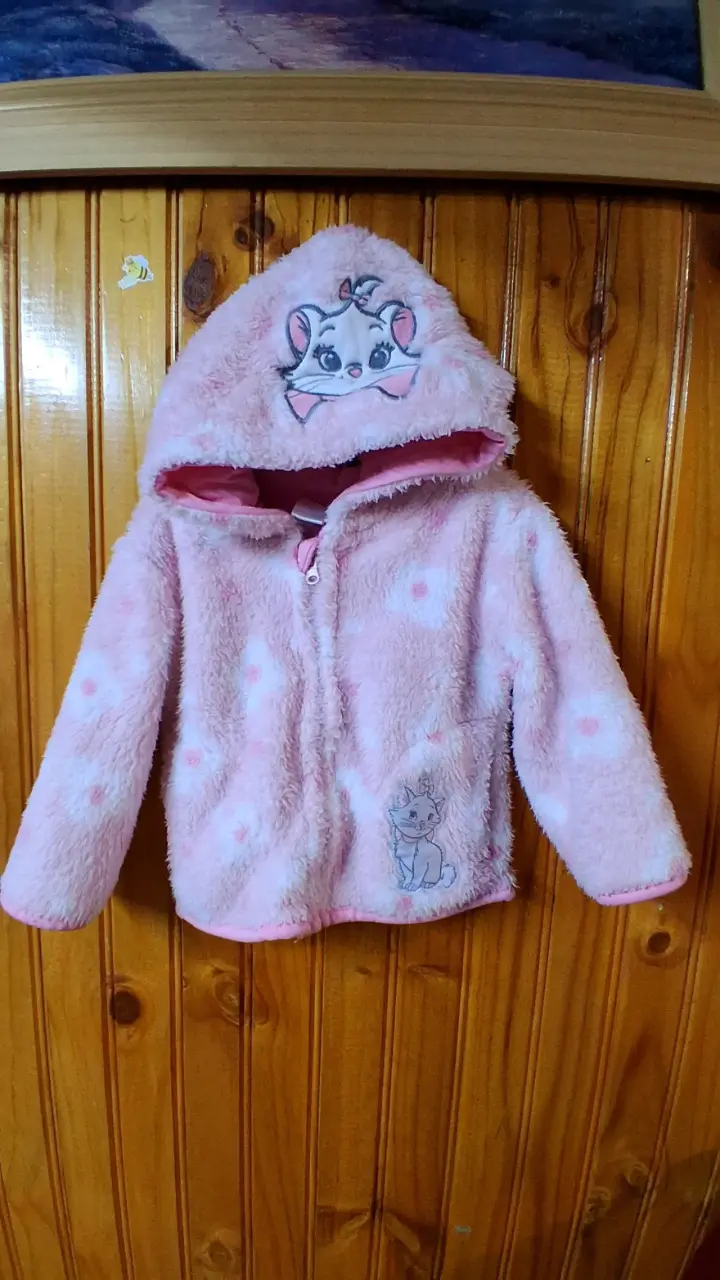 Chaqueta plush rosa con capucha