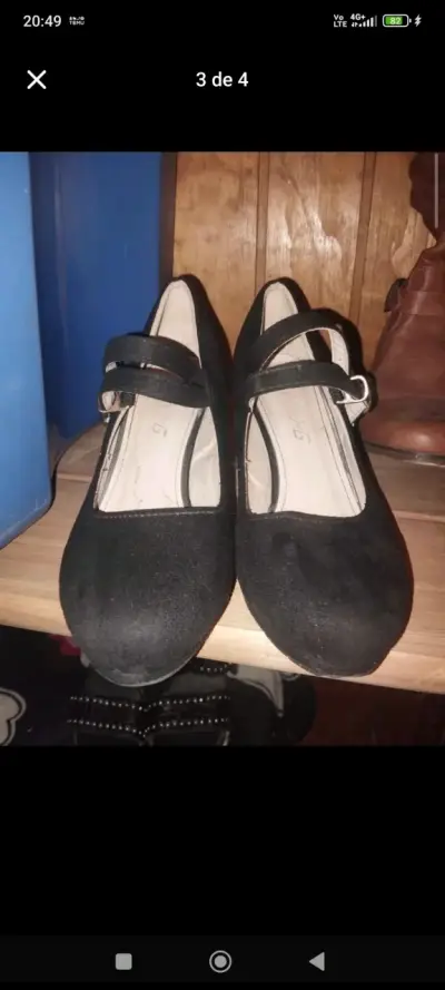 Zapatos negros de charol con correa - miniatura 1