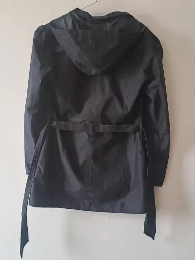 Chaqueta negra con cinta - miniatura 2