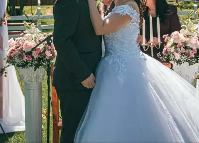 Vestido de novia blanco clásico con falso - miniatura 4