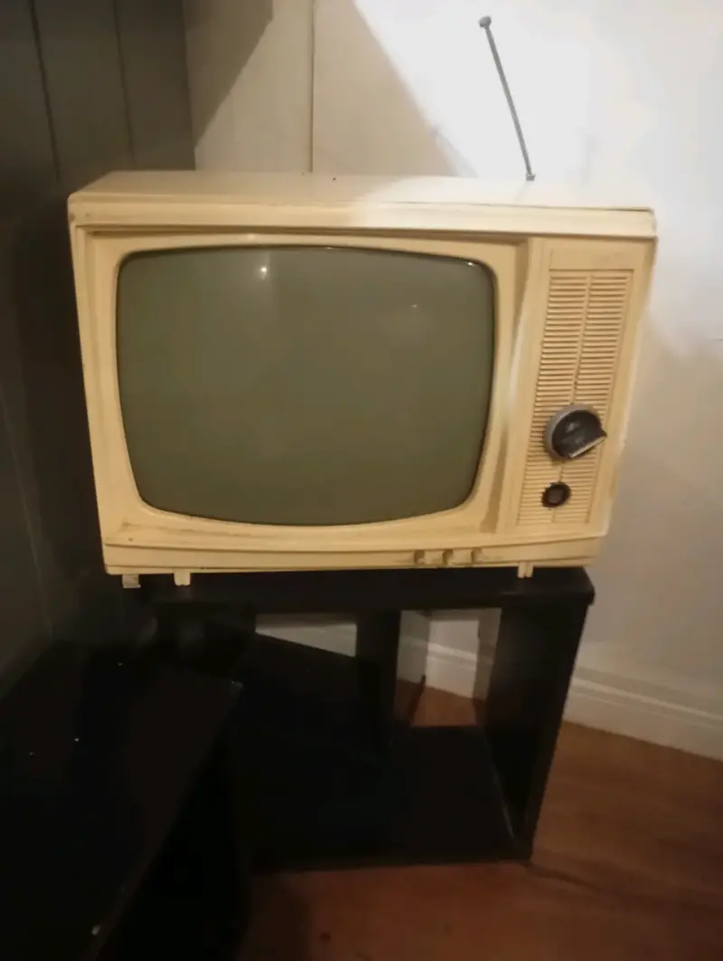 Televisor retro beige - 1