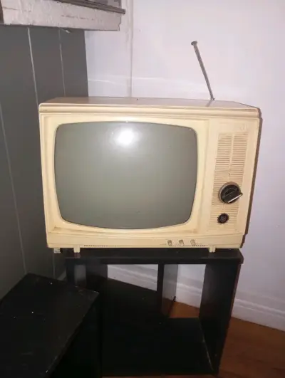 Televisor retro beige - miniatura 2