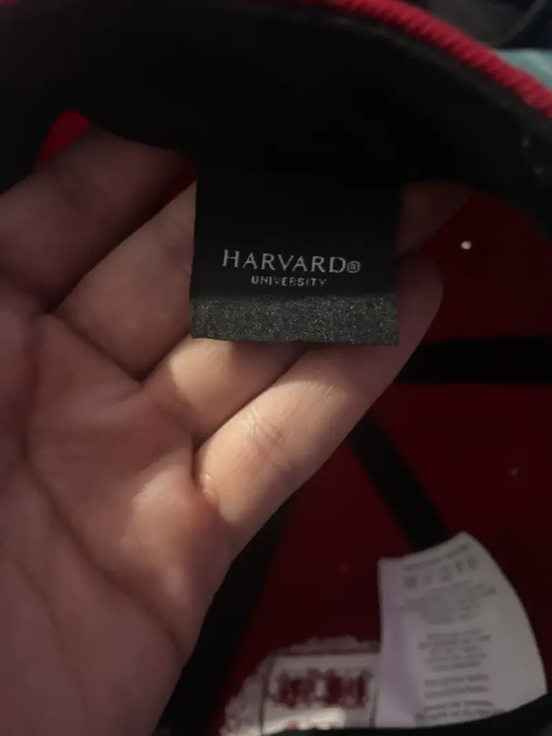 Gorra roja Harvard - 4