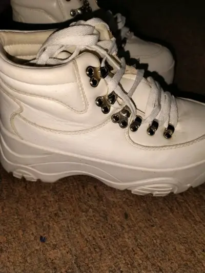 Zapatillas blancas con plataforma - miniatura 2