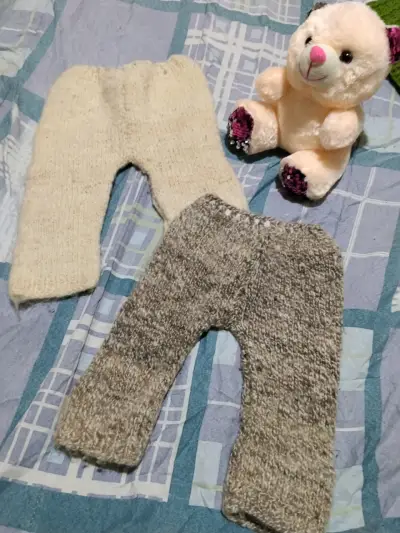 Chaleco tejido para bebé - miniatura 2