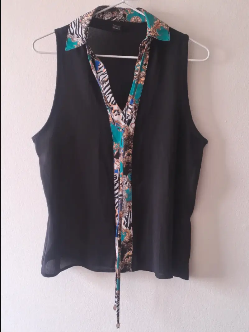 Blusa sin mangas negra