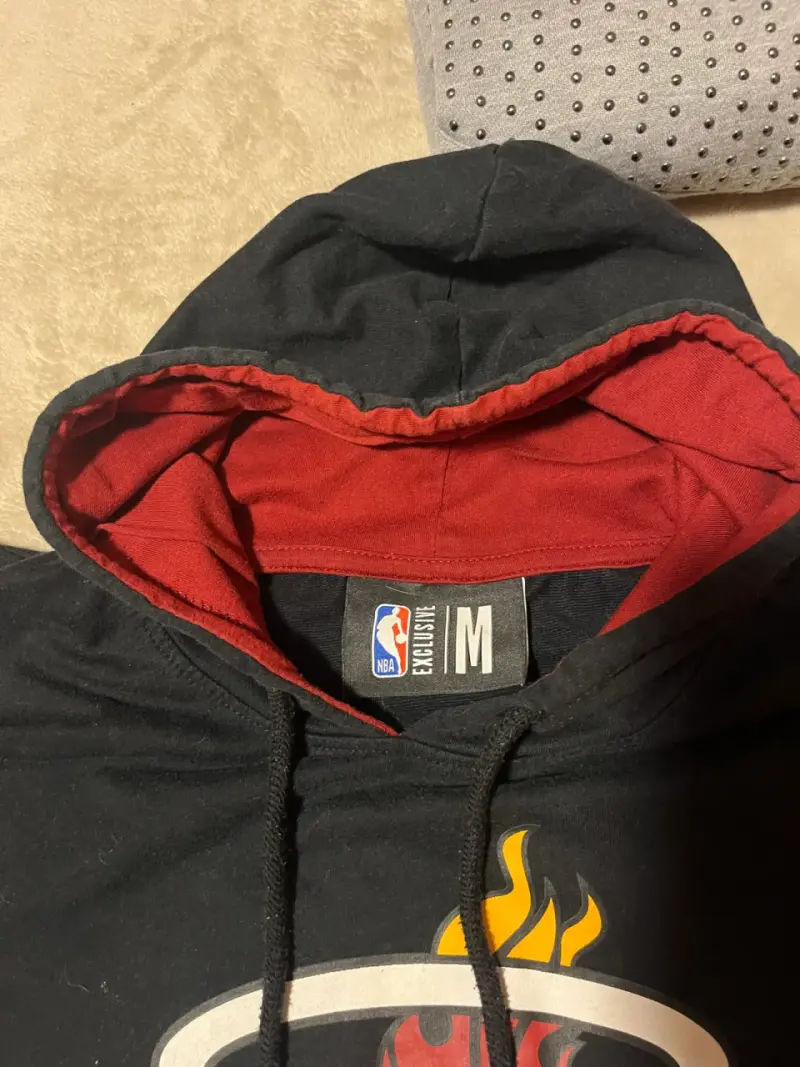 Polerón negro con capucha NBA - 3