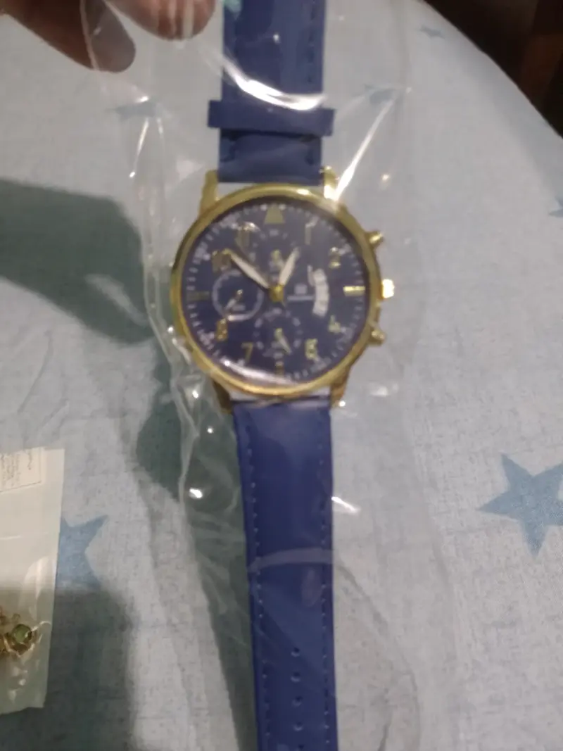 Reloj azul con correa de silicona - 1