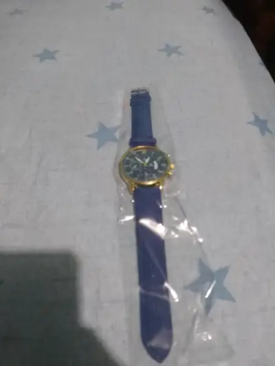 Reloj azul con correa de silicona - miniatura 2