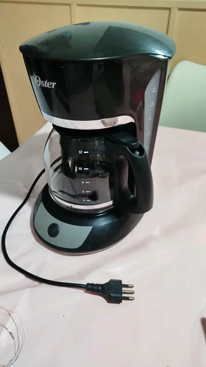 Cafetera eléctrica Oster negra