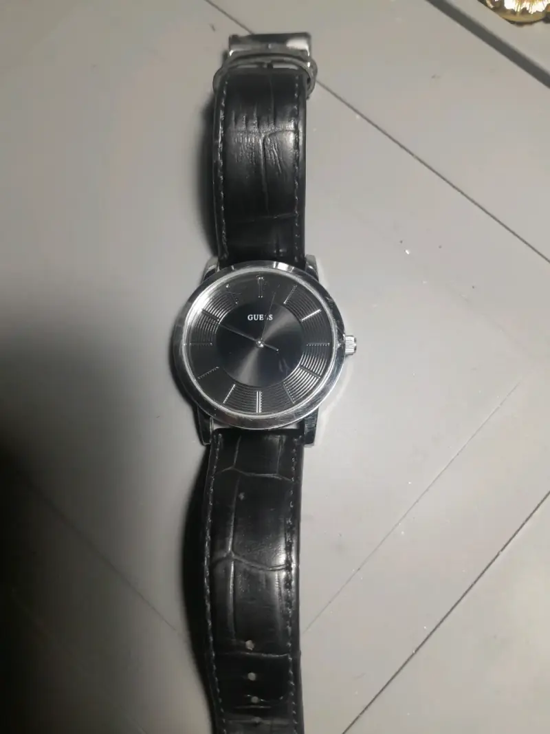 Reloj Guess negro clásico - 2
