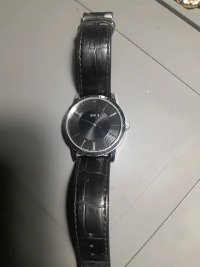 Reloj Guess negro clásico - miniatura 2