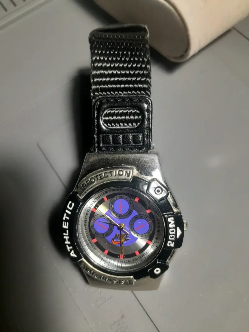 Reloj deportivo negro metálico NIKE - 2