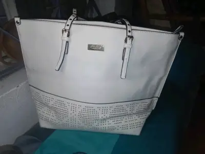 Cartera blanca con perlas y otras - miniatura 2