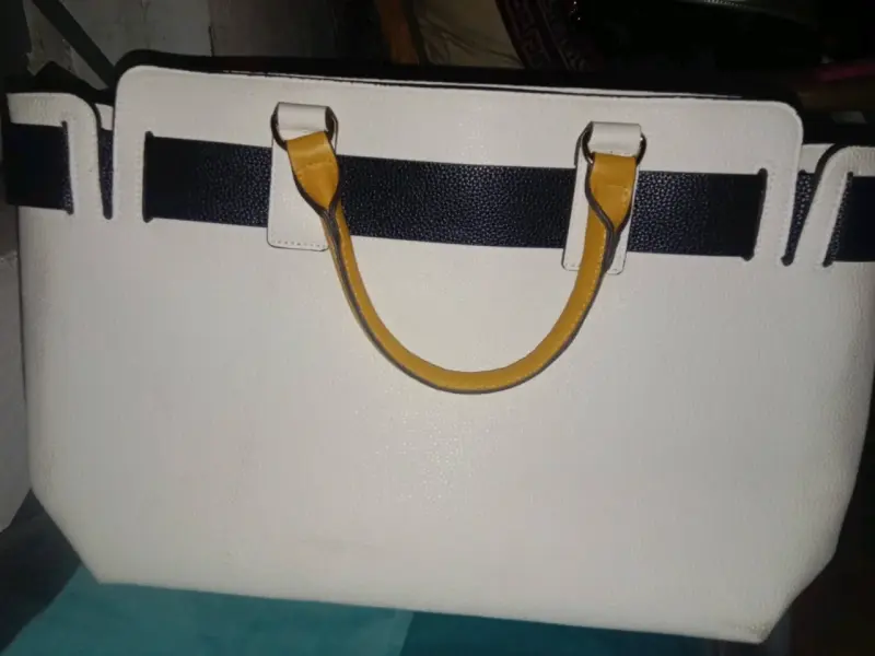 Cartera blanca con perlas y otras - 5