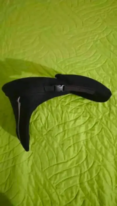 Cuello ergonómico negro para motos marca Scoyco - miniatura 1