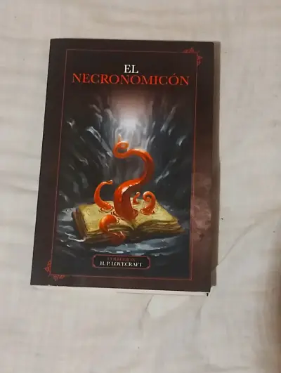 Libro El Necronomicón HP Lovecraft - miniatura 1