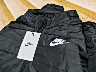 Chaqueta Nike unisex negra (s) - miniatura 1