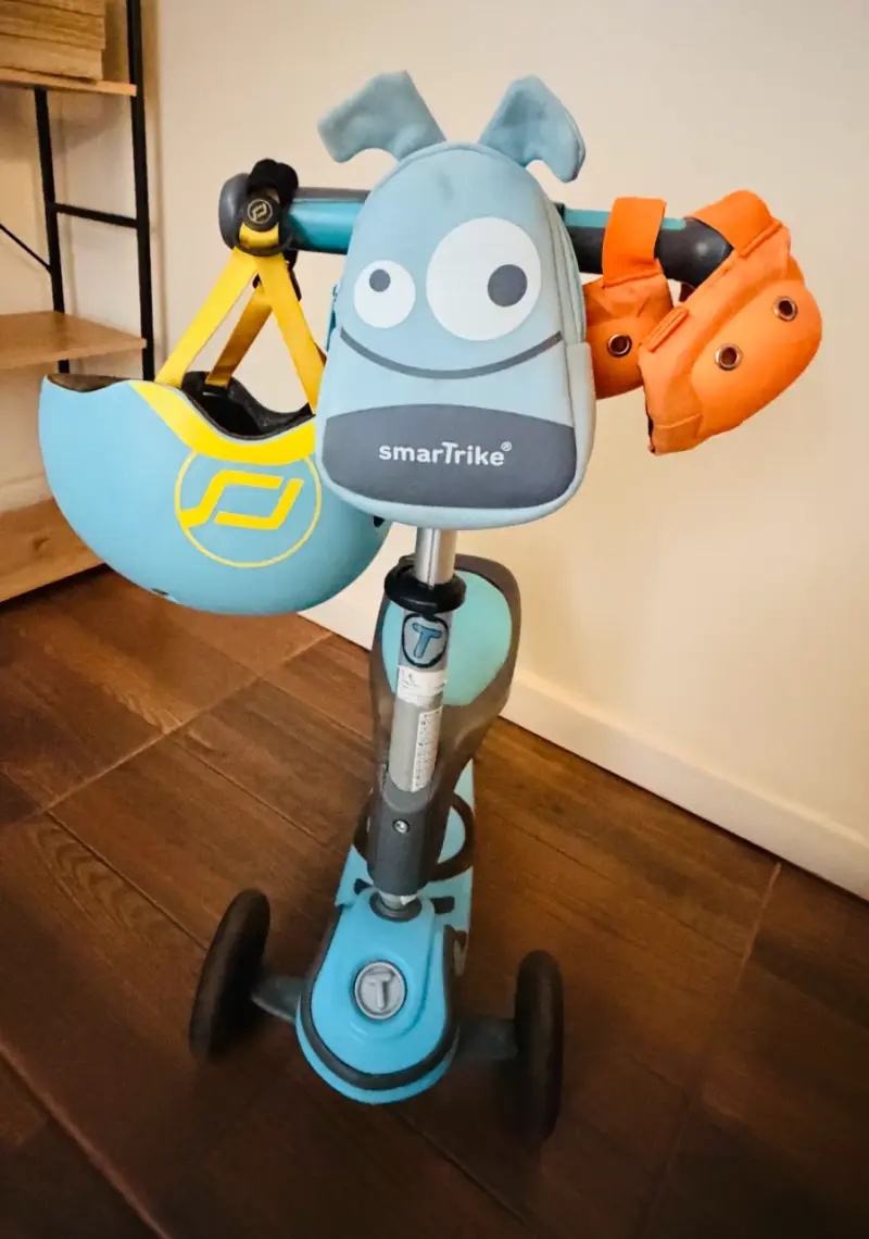 Scooter  infantil 3 en 1  con casco - 1