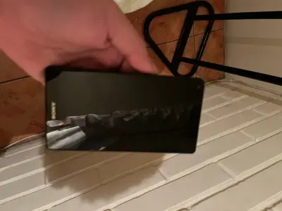 Teléfono Sony Xperia usado - miniatura 2