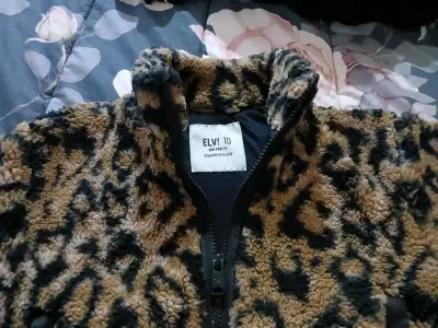 Chaqueta peluda de leopardo para niña - miniatura 1