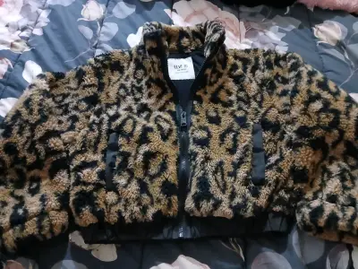 Chaqueta peluda de leopardo para niña - miniatura 2