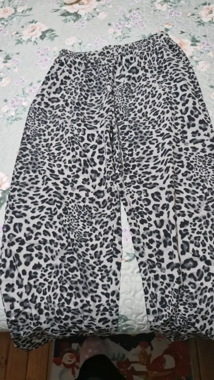 Pantalón estampado de leopardo