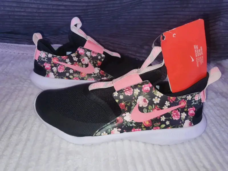 Zapatillas negras florales - 1