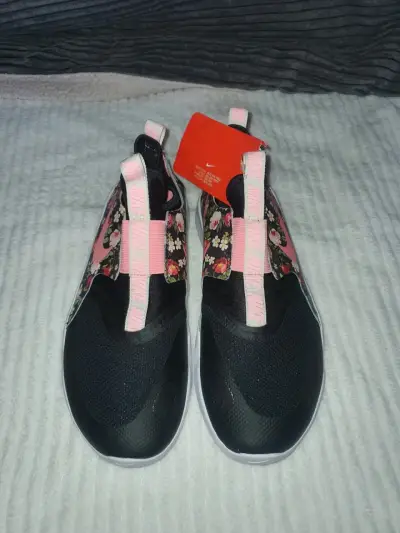 Zapatillas negras florales - miniatura 2