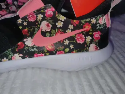 Zapatillas negras florales - miniatura 3