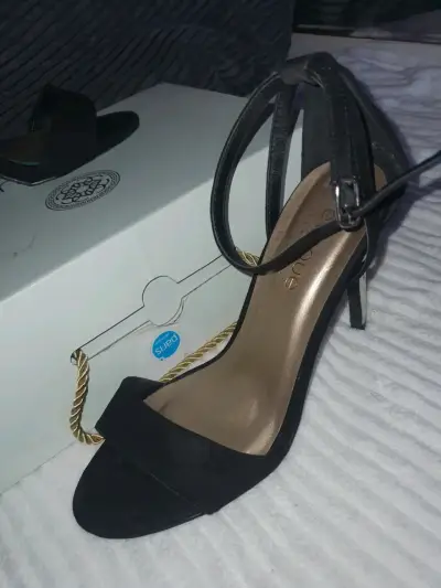 Sandalias de tacón negro y plateado - miniatura 2