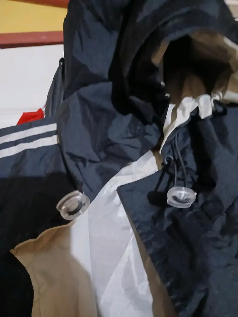 Chaqueta deportiva negra con rayas - 3