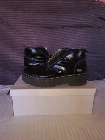 Botines negros de charol - miniatura 1