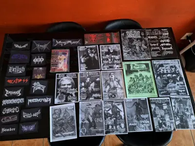 Set de fanzines y parches metaleros - miniatura 1