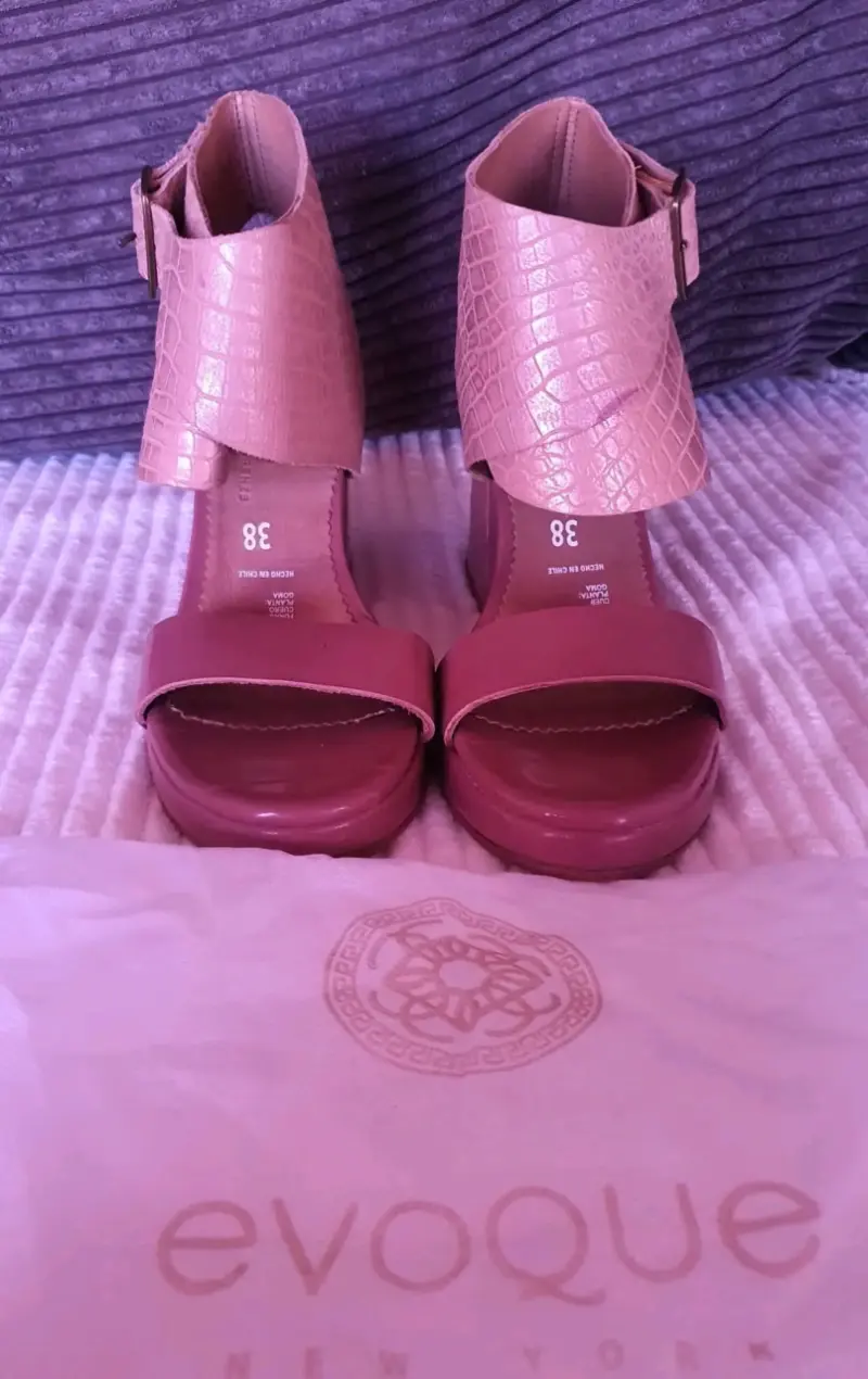 Sandalias rosadas de tacón grueso - 3