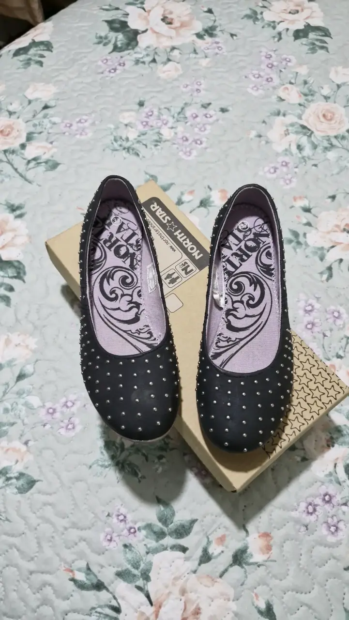 Zapatos negros con tachas