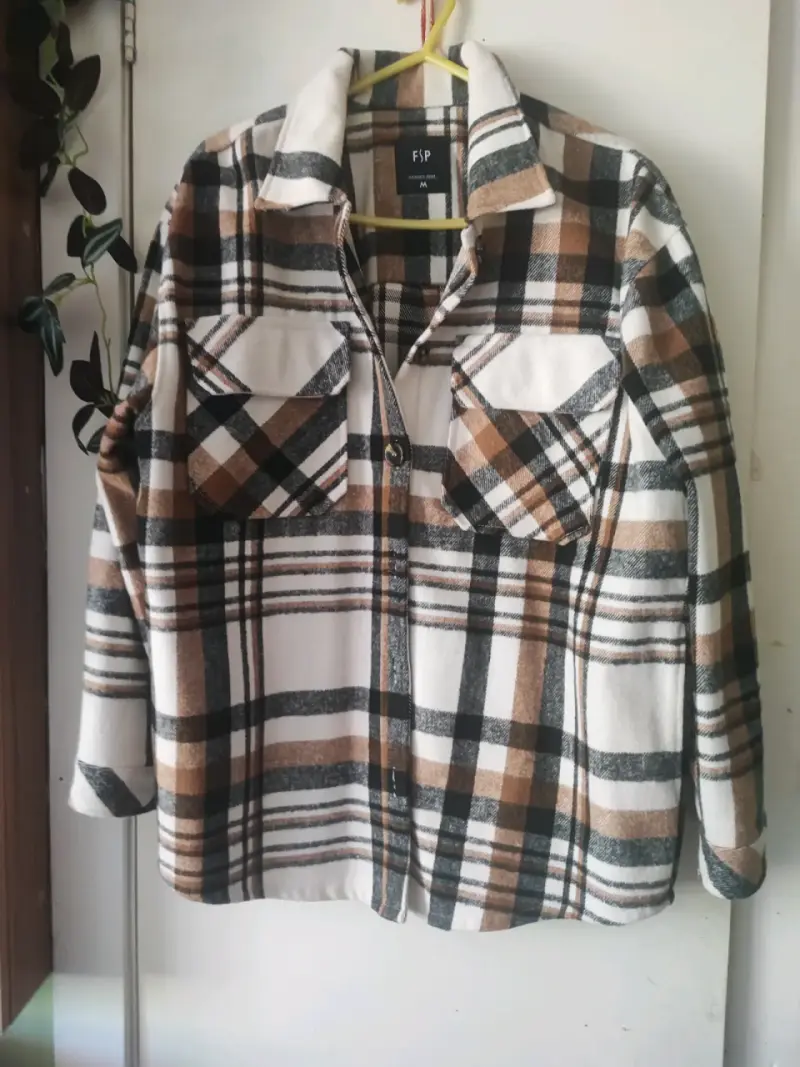 Chaqueta de cuadros marrón y negro - 1