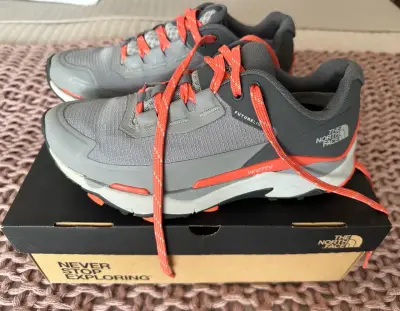 Zapatillas The North Face grises - miniatura 1