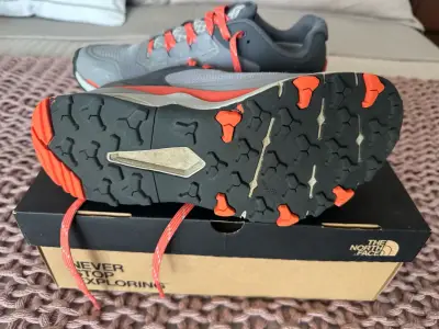 Zapatillas The North Face grises - miniatura 2