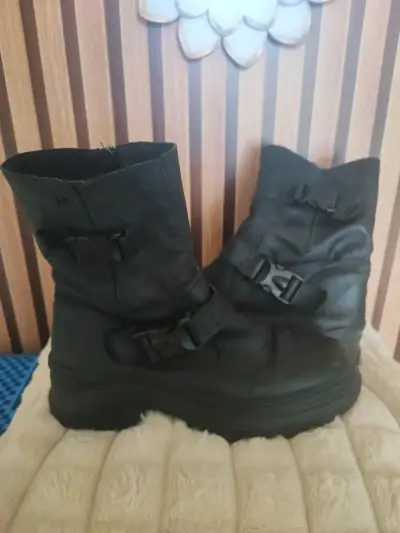 Botines negros con hebillas - miniatura 1