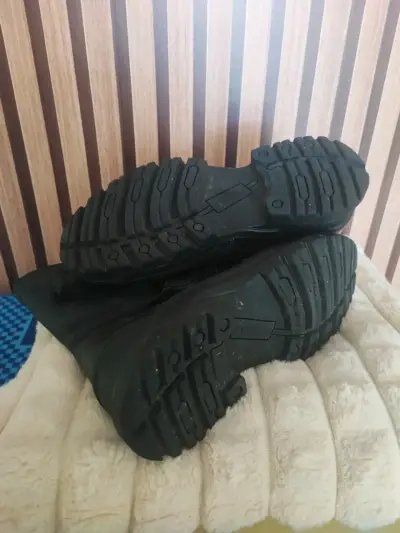 Botines negros con hebillas - miniatura 2