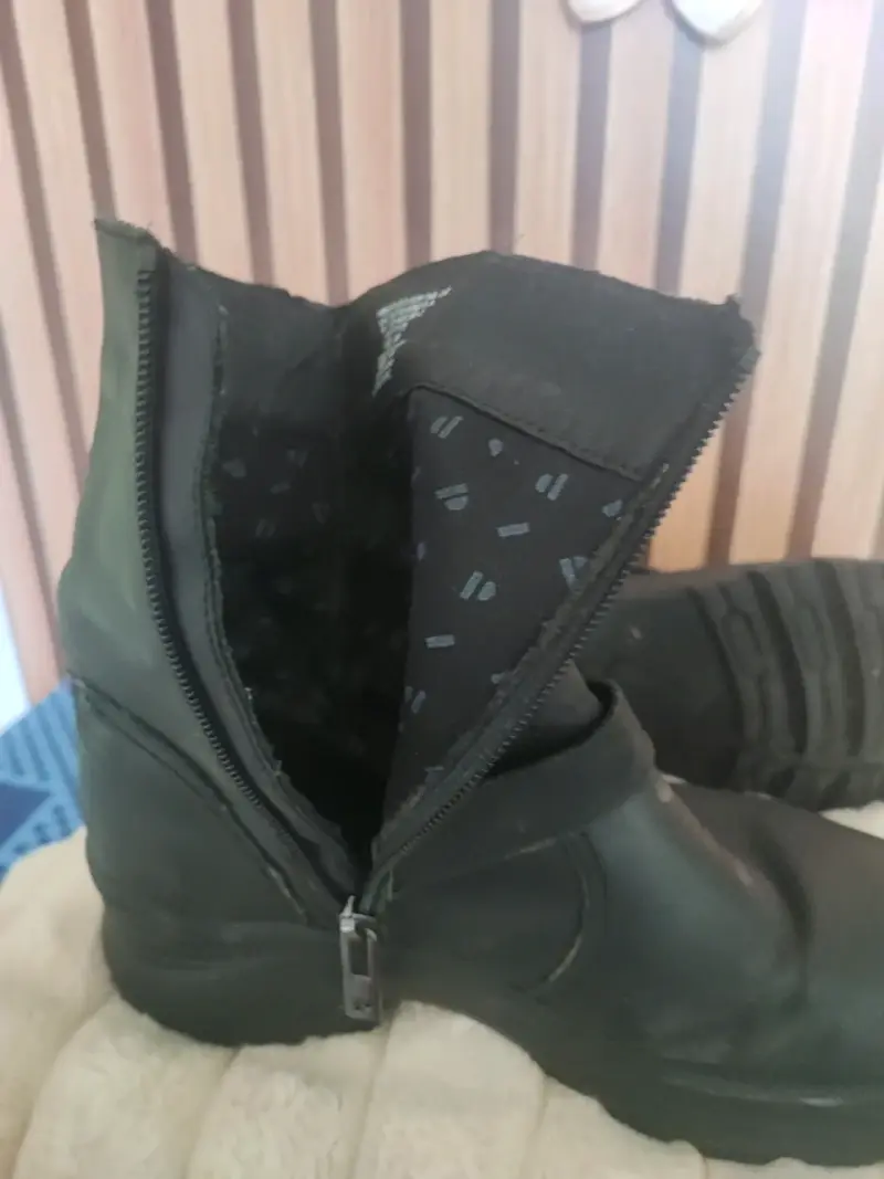 Botines negros con hebillas - 4