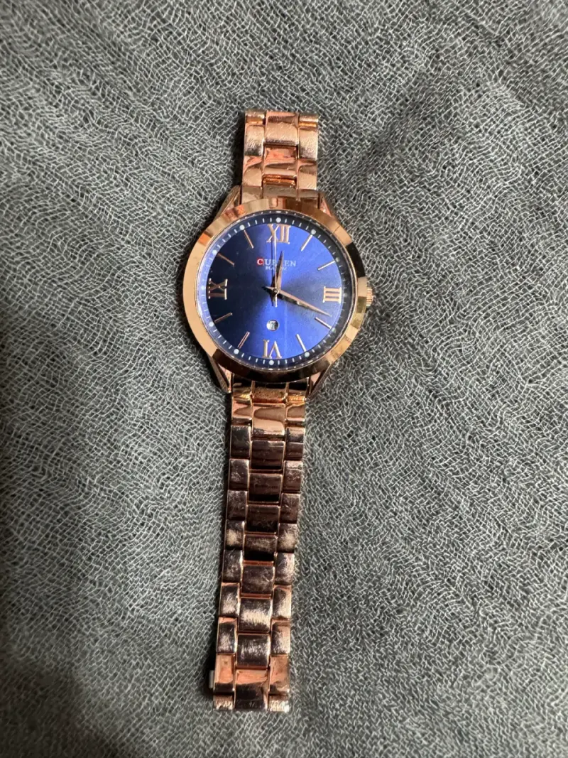 Reloj elegante dorado y azul - 1